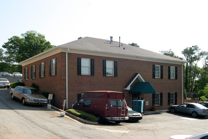 2341 Lawrenceville Hwy, Decatur, GA à louer - Photo du bâtiment - Image 2 de 4