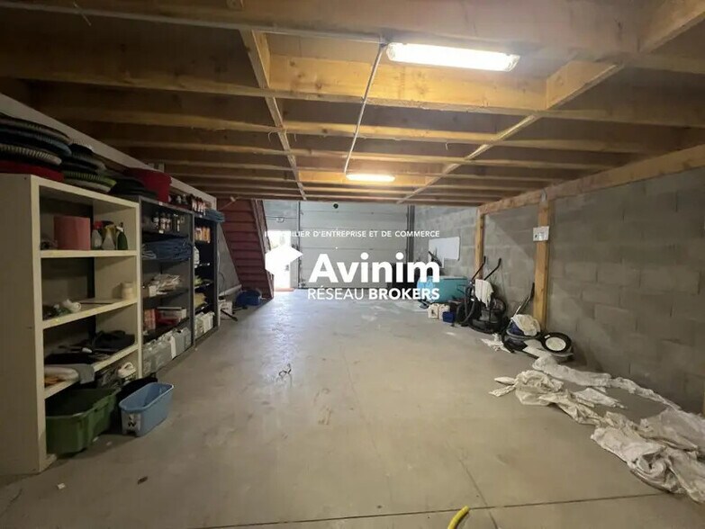 Flex in Tignieu-Jameyzieu for lease - Interior Photo - Image 3 of 17