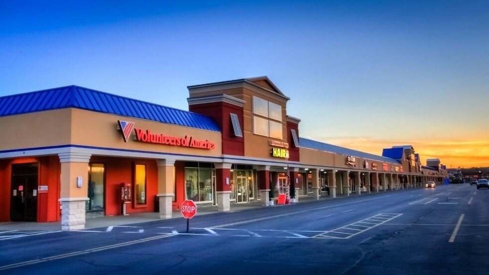 39 Eastern Blvd, Canandaigua, NY à louer - Photo du bâtiment - Image 2 de 4