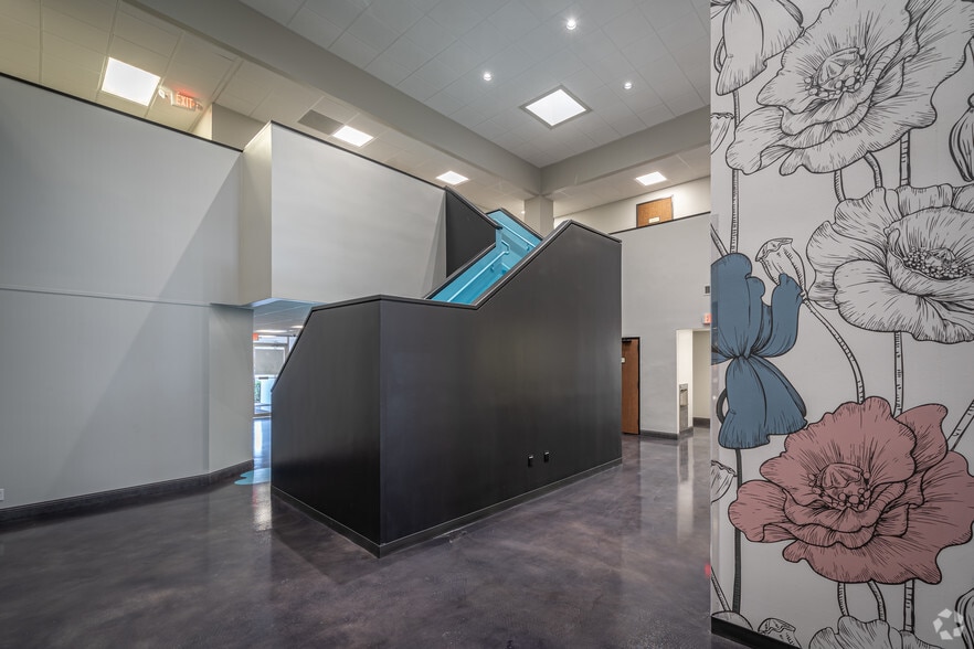 17043 El Camino Real, Houston, TX à louer - Hall d’entrée - Image 3 de 14