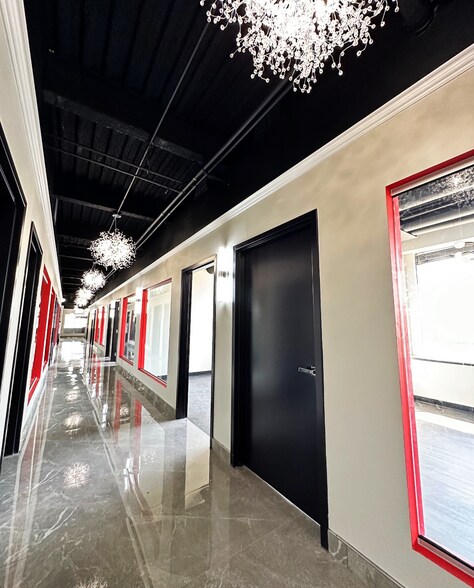 27301 Dequindre Rd, Madison Heights, MI à louer - Photo du bâtiment - Image 3 de 32