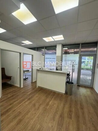 Plus de détails pour Commerce de détail à vendre