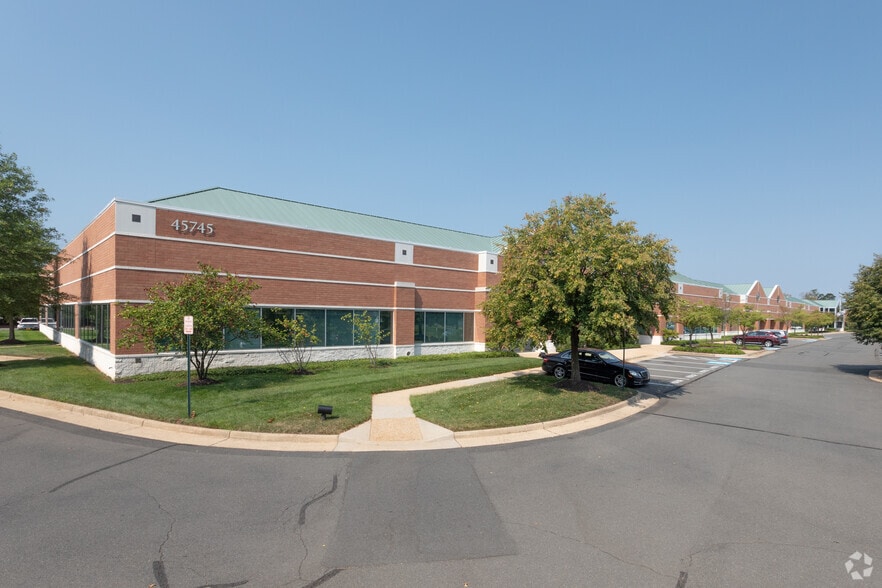 45745 Nokes Blvd, Dulles, VA for lease - Building Photo - Image 1 of 5
