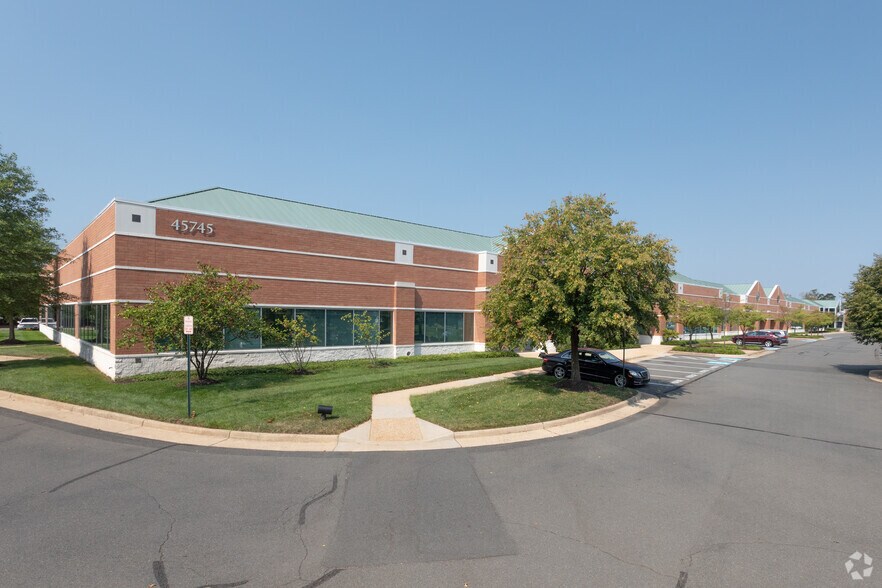 45745 Nokes Blvd, Sterling, VA for lease - Primary Photo - Image 1 of 5