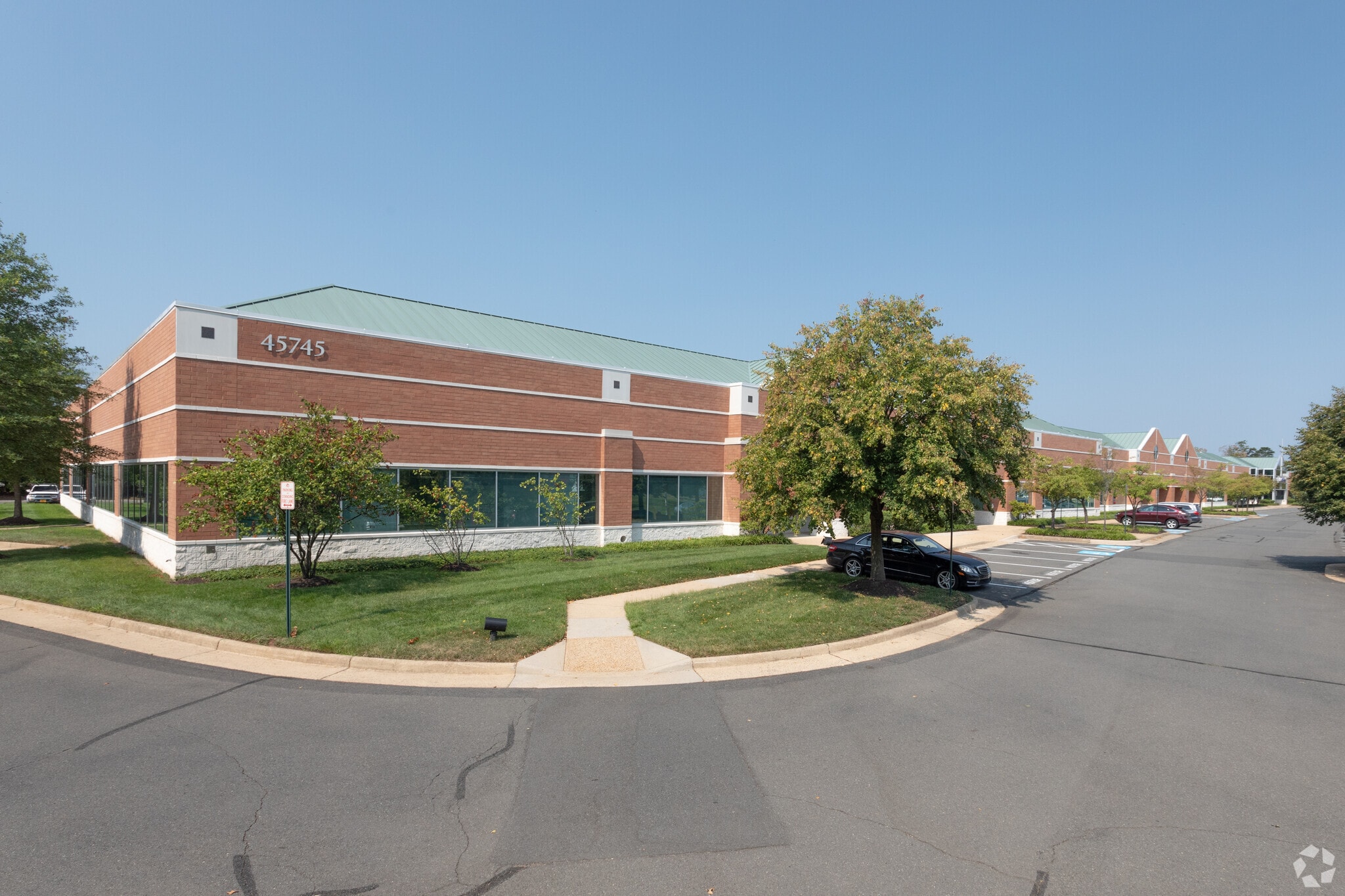 45745 Nokes Blvd, Dulles, VA for lease Primary Photo- Image 1 of 6