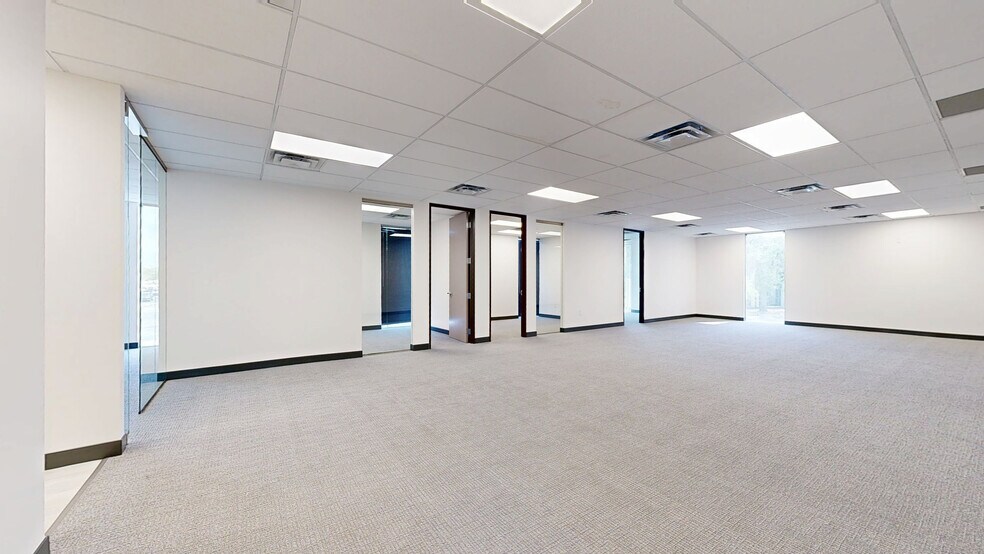 4538 Centerview Dr, San Antonio, TX à louer - Numérisation 3D de Matterport - Image 2 de 24