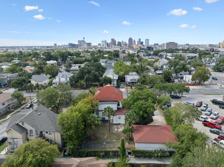321 E Dewey Pl, San Antonio, TX for sale - Primary Photo - Image 2 of 23