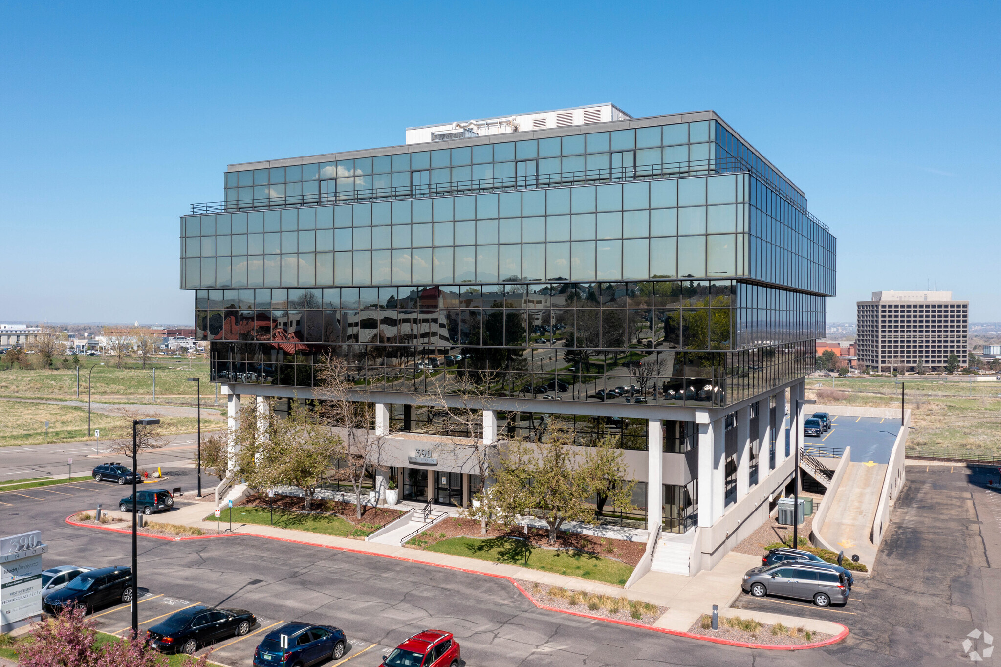 390 Union Blvd, Lakewood, CO for sale Primary Photo- Image 1 of 1