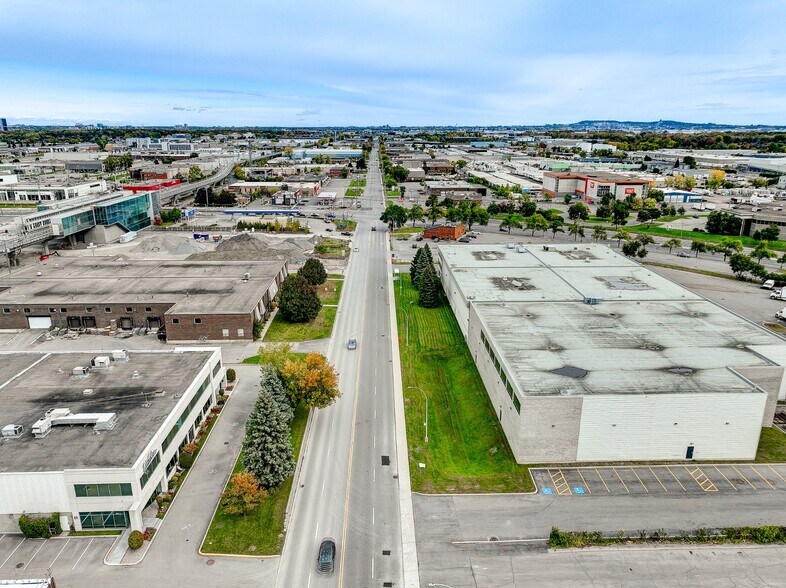 20 Boul Hymus, Pointe-claire, QC à louer - Photo du bâtiment - Image 3 de 12