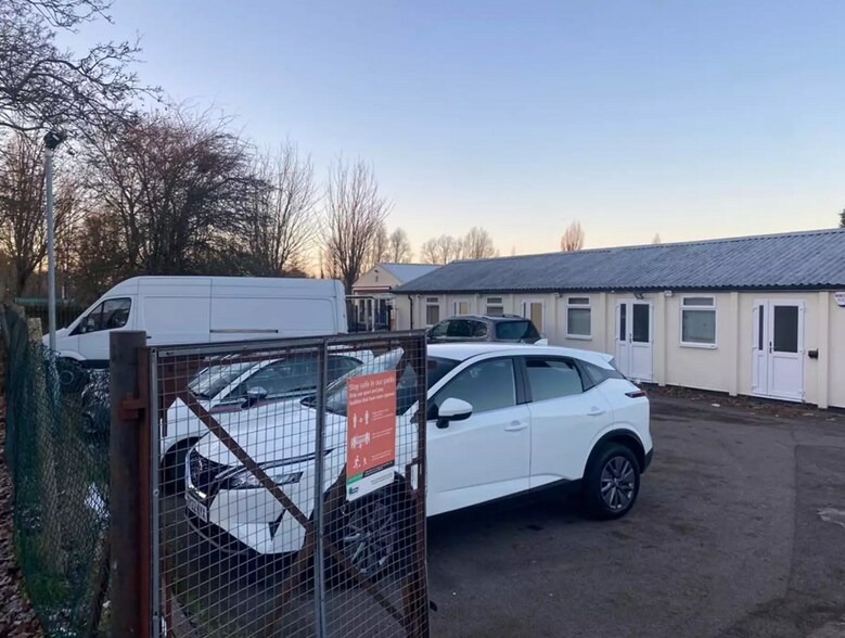 38A Spikes Bridge Rd, Southall à louer - Photo du bâtiment - Image 2 de 2