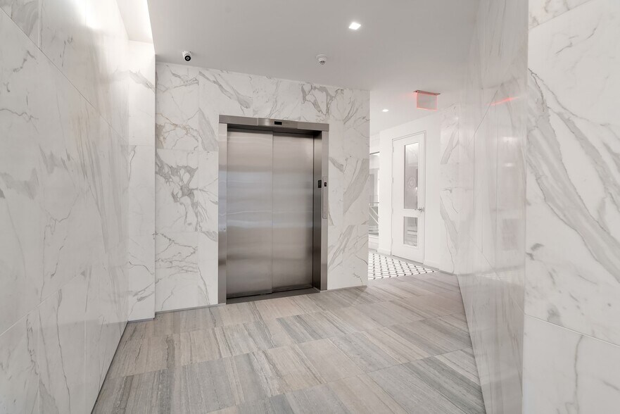 215 E 58th St, New York, NY à louer - Photo intérieure - Image 3 de 10