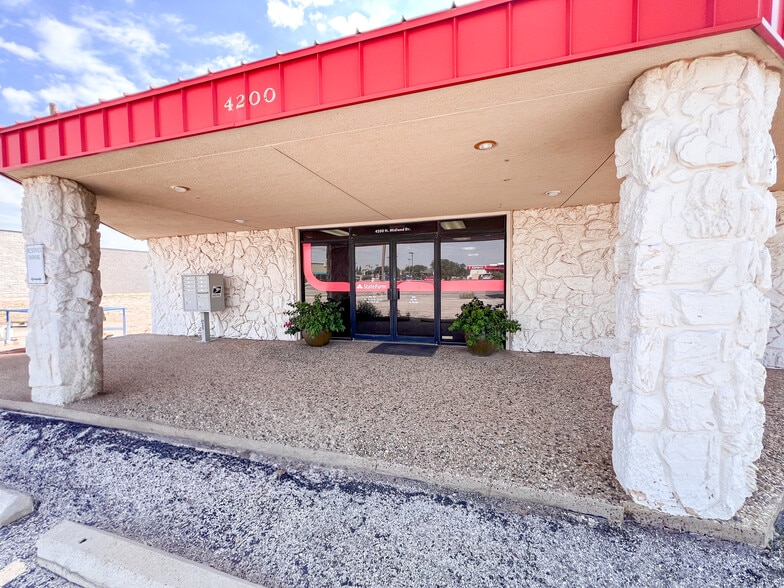 4200 N Midland Dr, Midland, TX for lease - Building Photo - Image 3 of 21