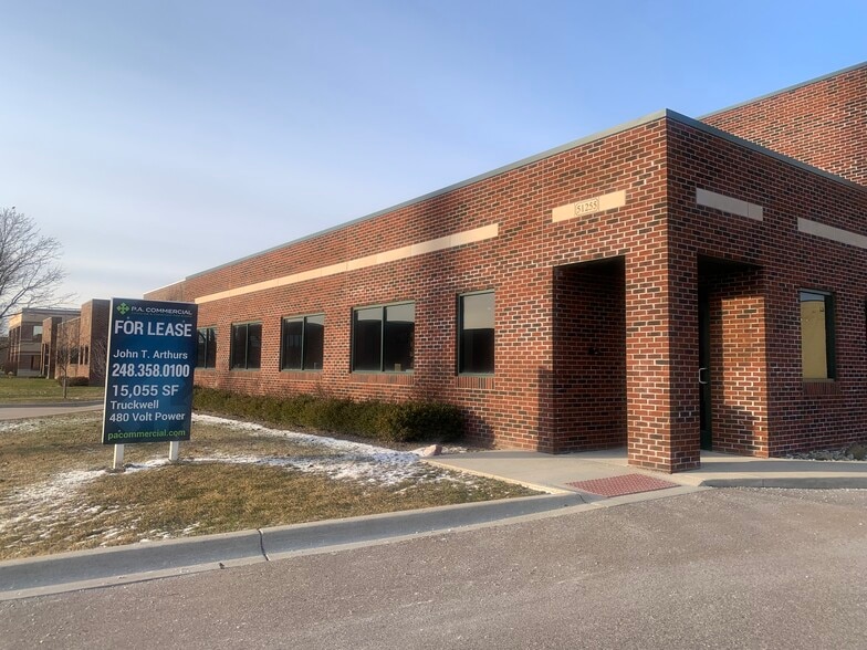 51255 Regency Center Dr, Macomb Township, MI for lease - Building Photo - Image 3 of 5