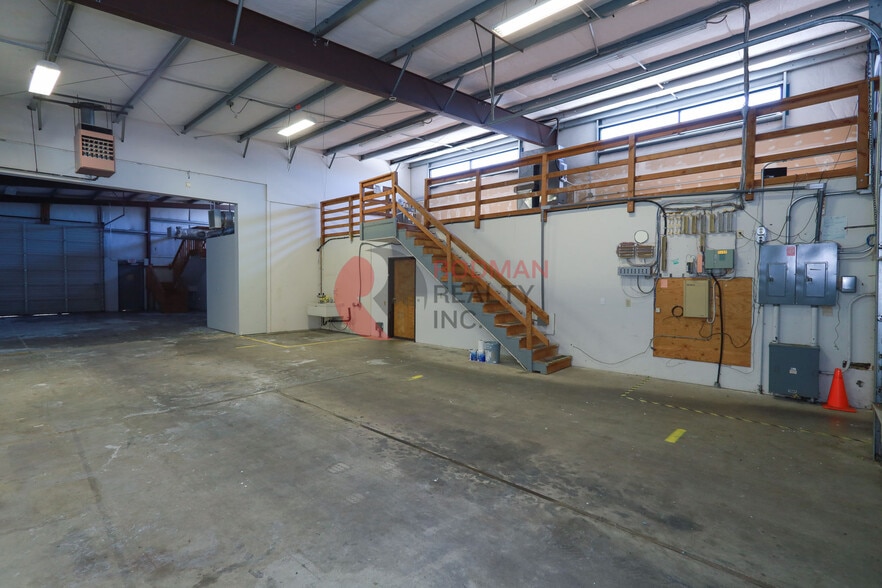 603 Royal St, Kelso, WA for lease - Building Photo - Image 3 of 5