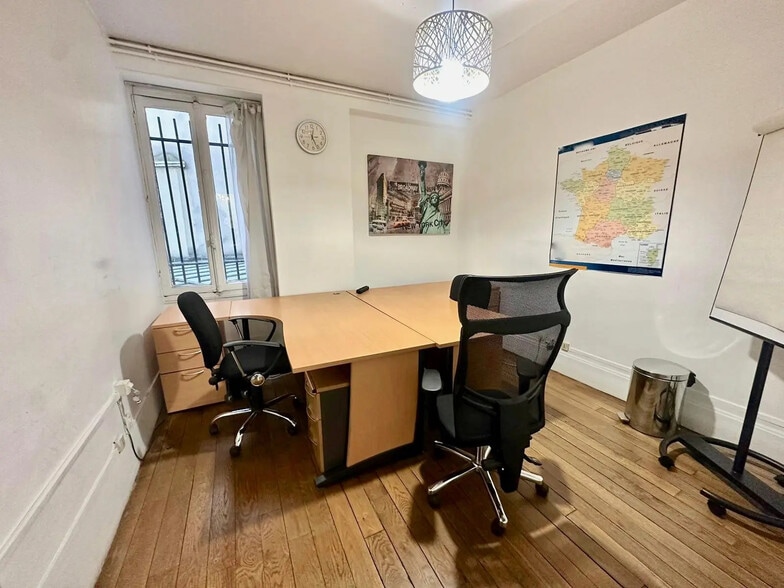 Office in Paris for lease - Interior Photo - Image 3 of 7