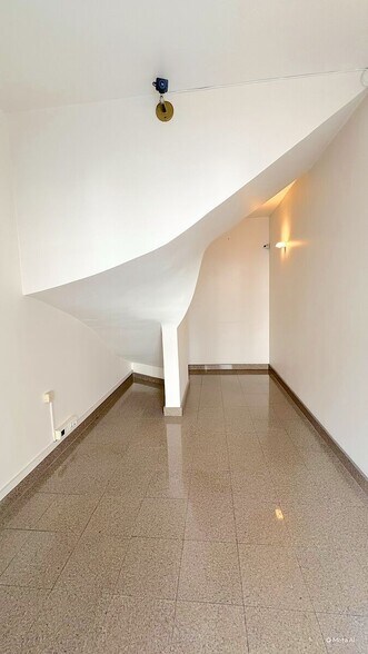 Multifamily in Paris for sale - Building Photo - Image 3 of 24