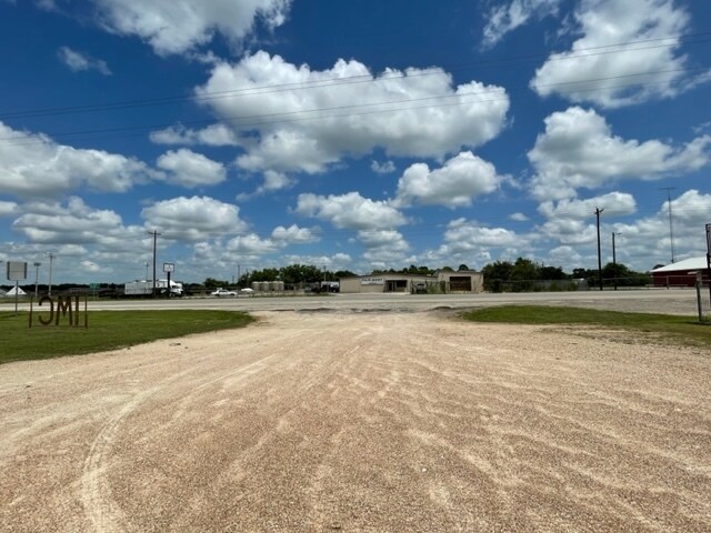 1410 US 90A, Hallettsville, TX à vendre - Photo du b timent - Image 2 de 20