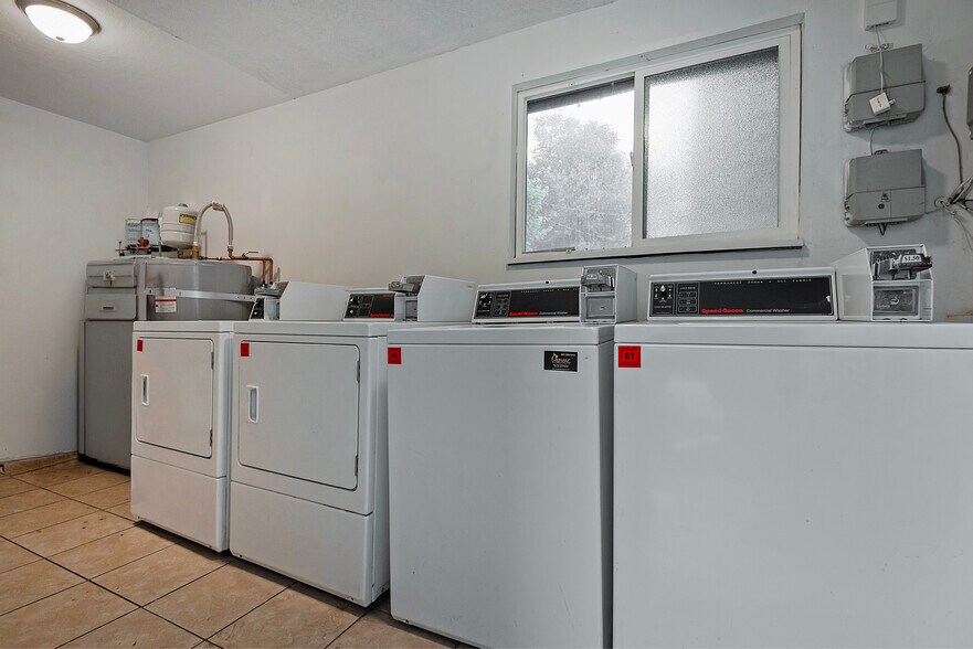 828 S 500 E, Salt Lake City, UT à vendre - Photo du bâtiment - Image 3 de 35