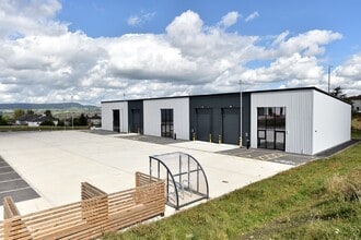 271 Rossendale Rd, Burnley for lease Building Photo- Image 1 of 6