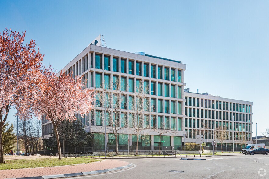 Avenida Vega, 15, Alcobendas, Madrid à louer - Photo du bâtiment - Image 2 de 6