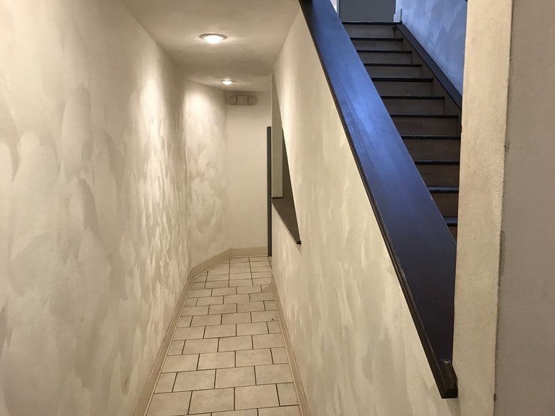 1336-1344 Portage St, Kalamazoo, MI for sale - Interior Photo - Image 3 of 40