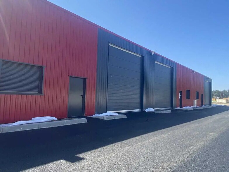 Flex dans Saint-Jean-d'Illac à louer - Photo du bâtiment - Image 3 de 8