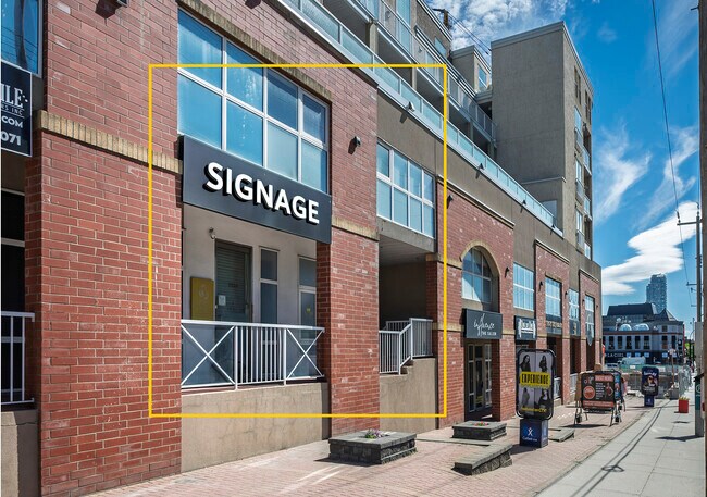 Plus de détails pour 1524 17 Av SW, Calgary, AB - Commerce de détail à vendre
