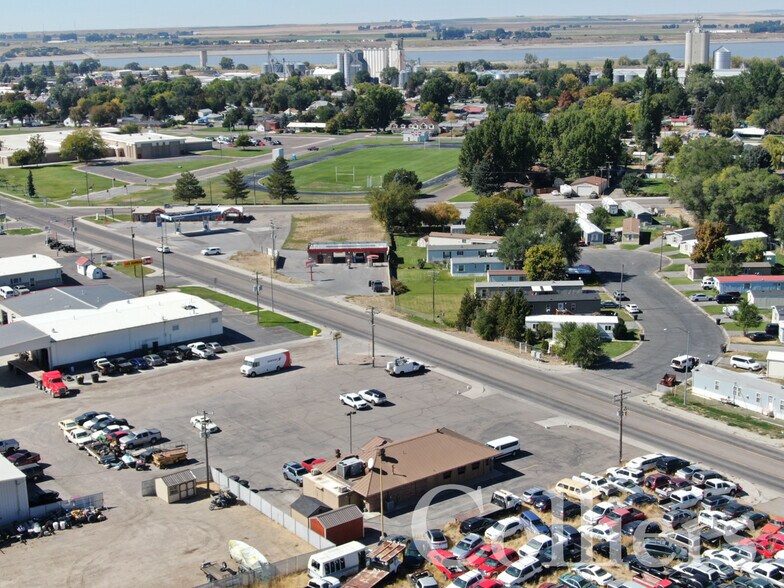 2840 Pocatello Ave, American Falls, ID à vendre - Photo du bâtiment - Image 2 de 19