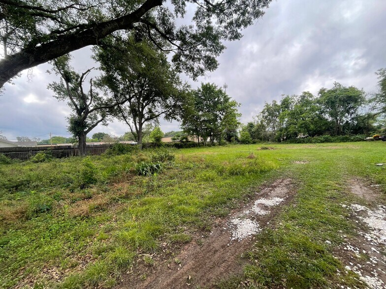 14619 Boudreaux Rd, Tomball, TX à louer - Photo du bâtiment - Image 2 de 8