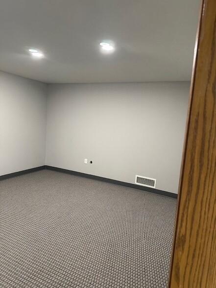 10 Stover Dr, Carlisle, PA for lease - Building Photo - Image 2 of 6