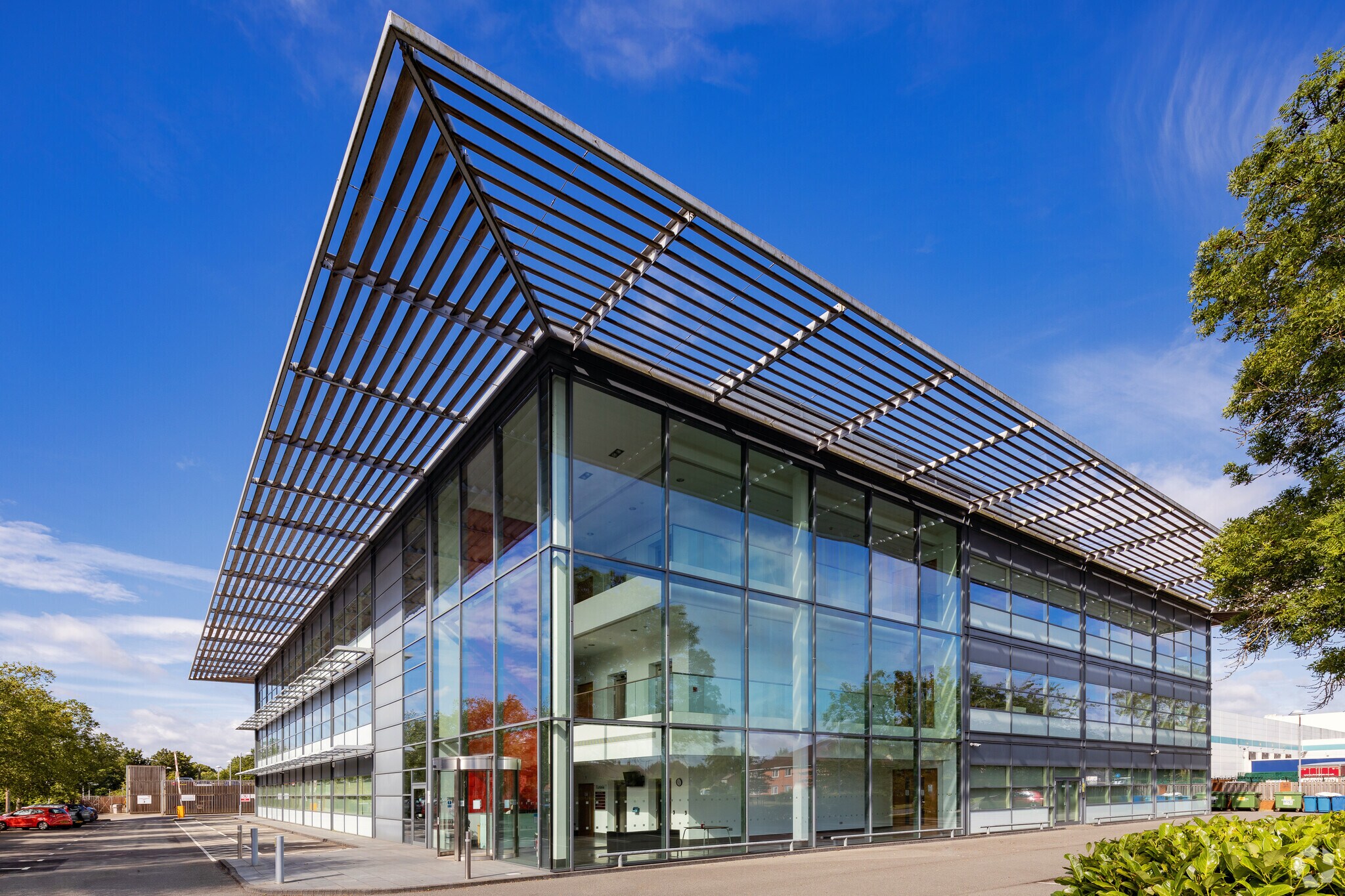 Norreys Dr, Maidenhead à louer Photo principale- Image 1 de 11