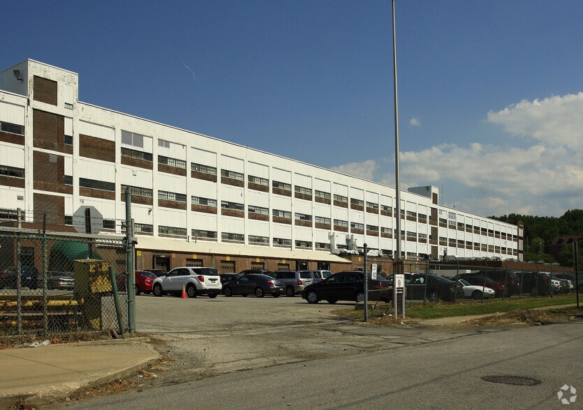 17325 Euclid Ave, Cleveland, OH à louer - Photo du bâtiment - Image 2 de 4