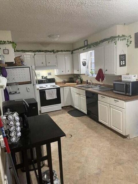 109 S Brown St, Vinita, OK à vendre - Photo du bâtiment - Image 3 de 53