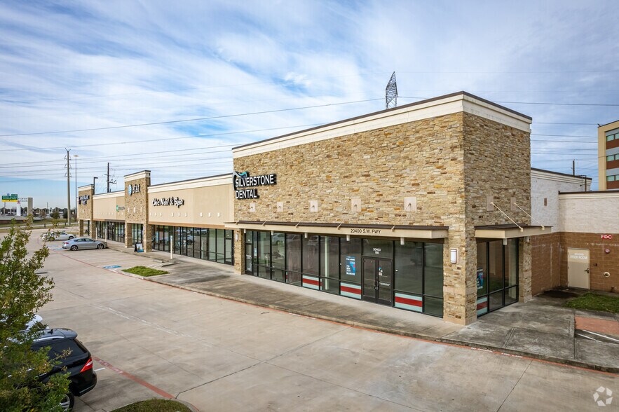 20400 Southwest Fwy, Richmond, TX à louer - Photo du bâtiment - Image 2 de 5
