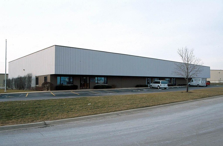 630-634 Schneider Dr, South Elgin, IL à vendre - Photo du bâtiment - Image 2 de 10
