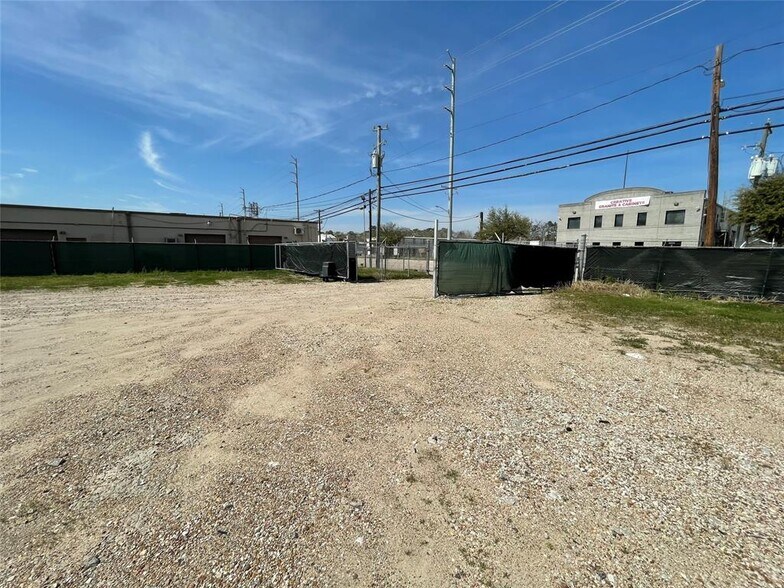 3443 Pinemont Dr, Houston, TX à vendre - Photo du bâtiment - Image 2 de 17