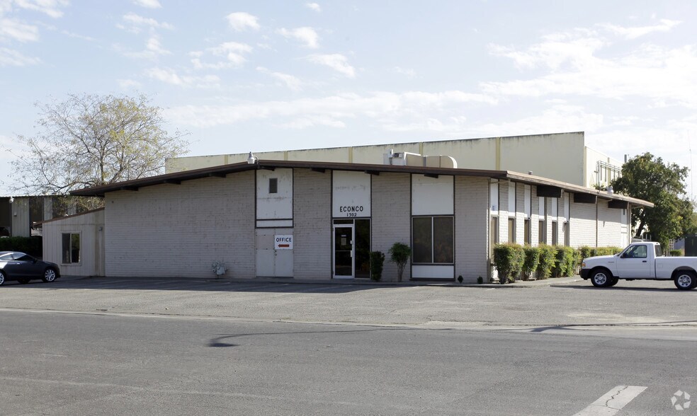 1310-1318 Commerce Ave, Woodland, CA for sale - Primary Photo - Image 1 of 1
