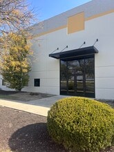 5701 N Meadows Dr, Grove City, OH for lease Building Photo- Image 2 of 7