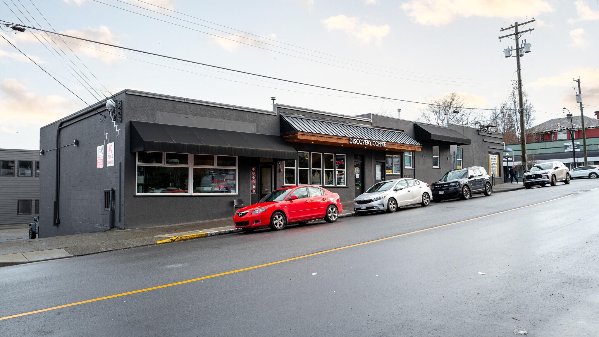 2000 Douglas St, Victoria, BC à louer Photo du bâtiment- Image 1 de 4