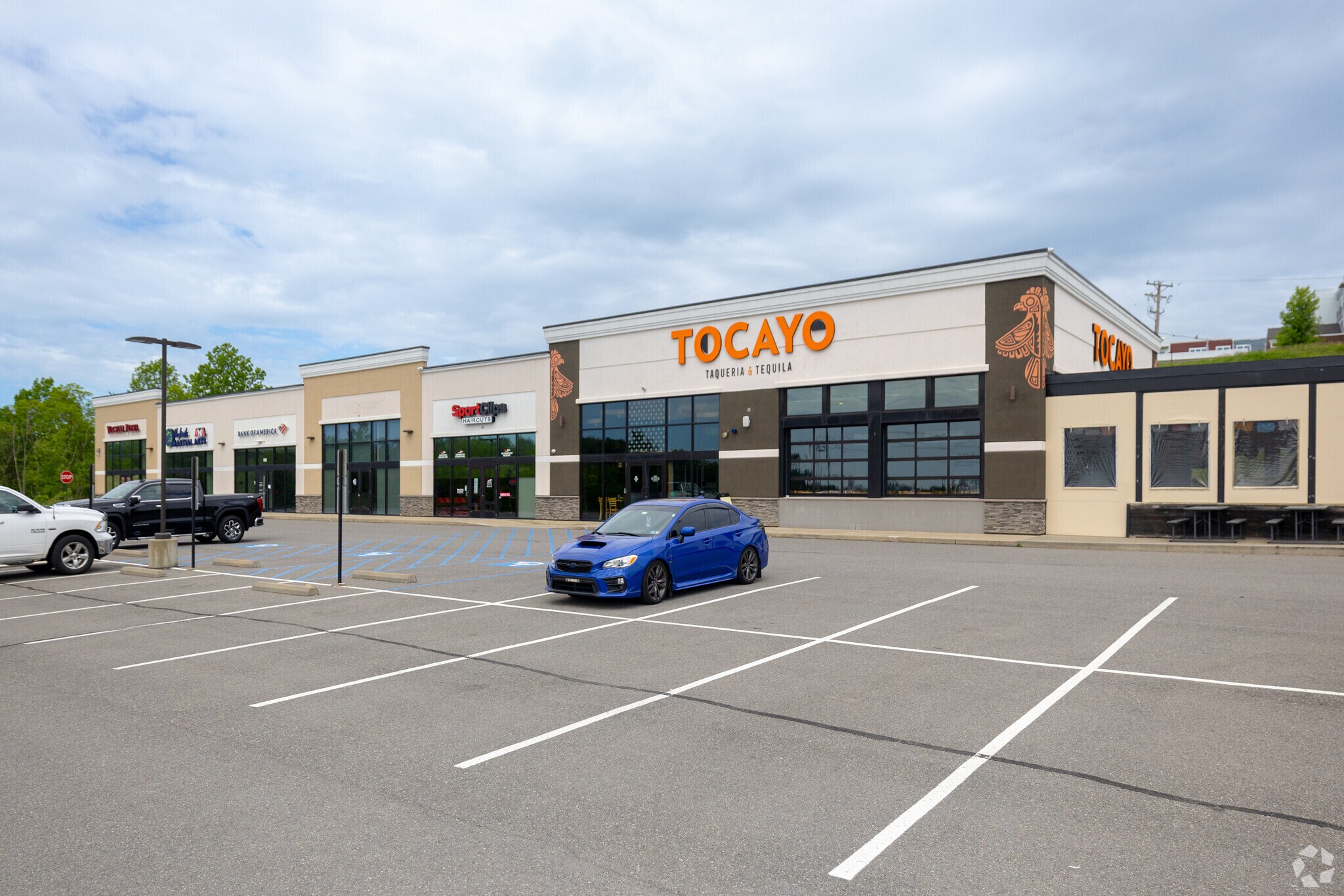 1001 Cool Springs Dr, Bethel Park, PA for lease Primary Photo- Image 1 of 15