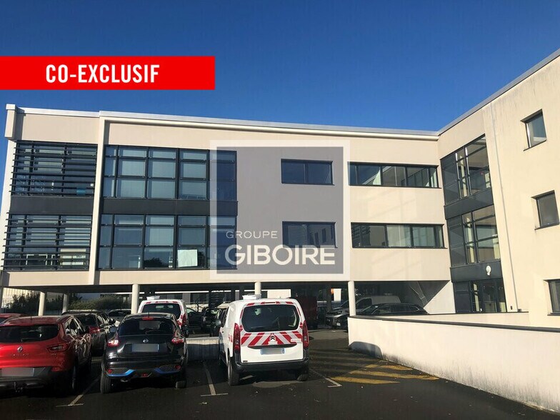 Bureau dans Saint-Grégoire à louer - Photo du bâtiment - Image 2 de 19