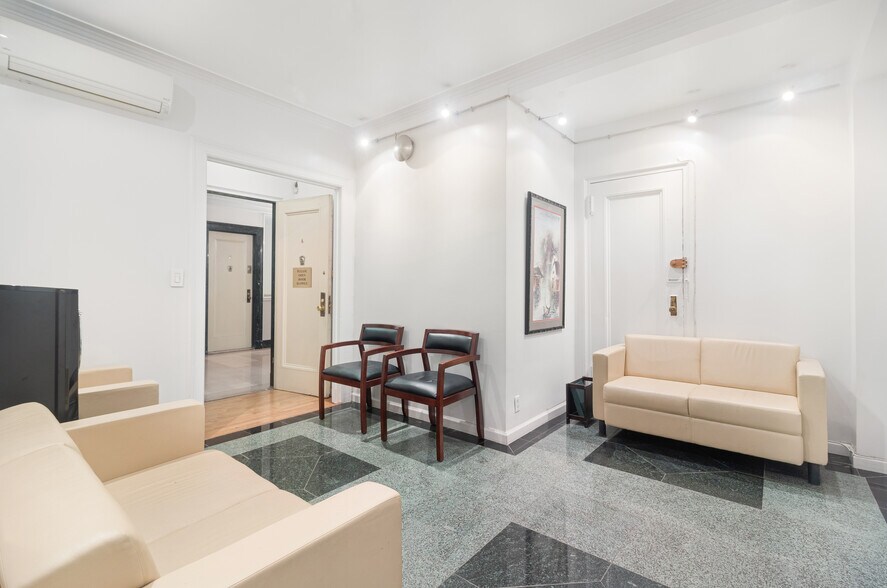 136 E 36th St, New York, NY à vendre - Photo du bâtiment - Image 3 de 12