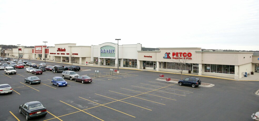 2900 Deerfield Dr, Janesville, WI à louer - Photo du bâtiment - Image 3 de 22