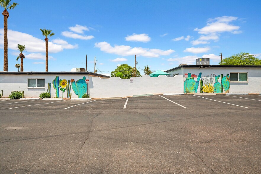 1724 E Ocotillo Rd, Phoenix, AZ à vendre - Photo du bâtiment - Image 2 de 15