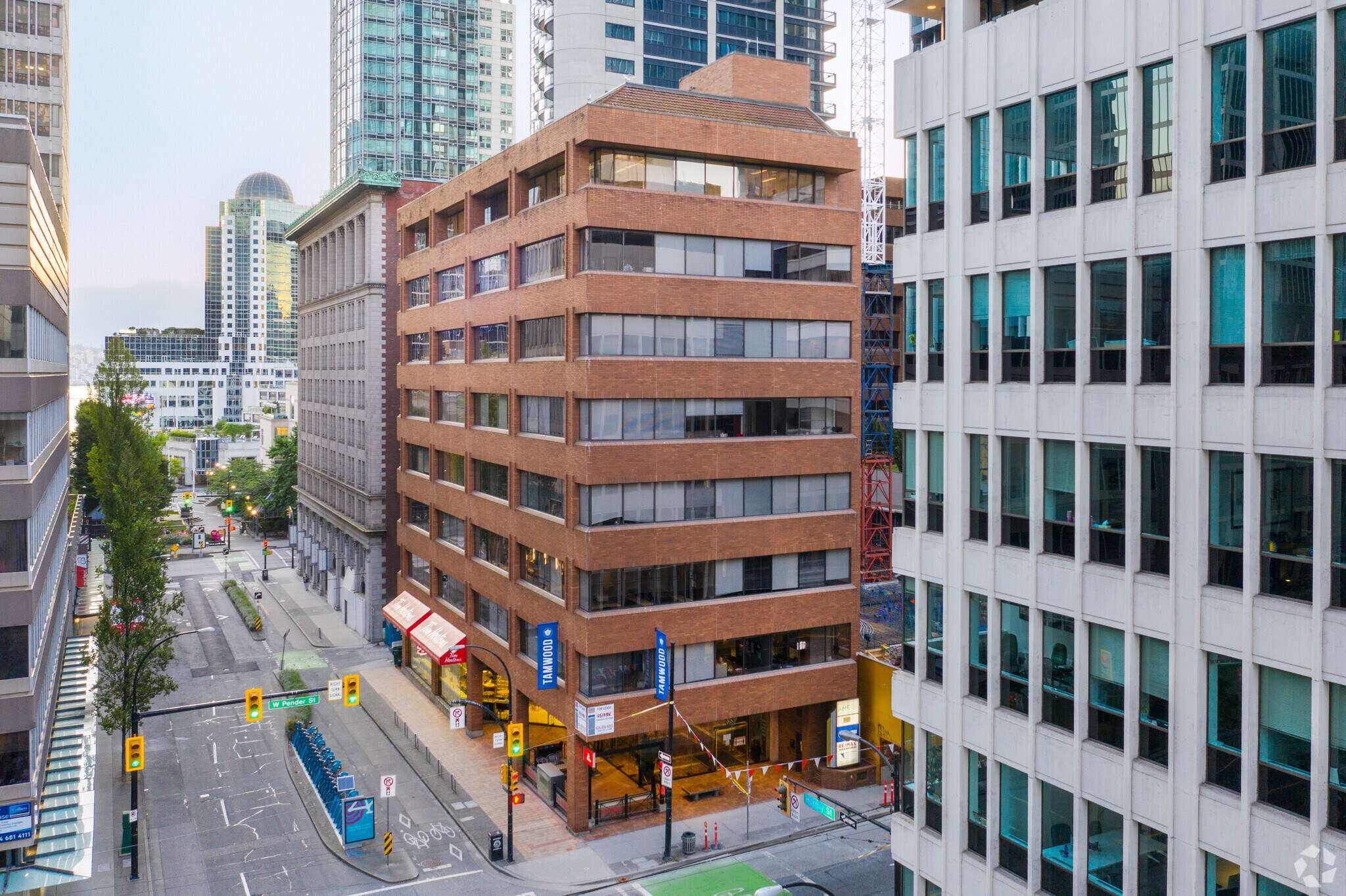 889 W Pender St, Vancouver, BC à louer Photo du bâtiment- Image 1 de 19
