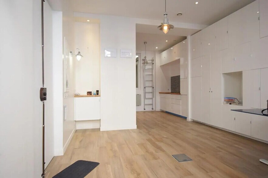 Immeuble residentiel dans Paris à vendre - Photo intérieure - Image 3 de 8