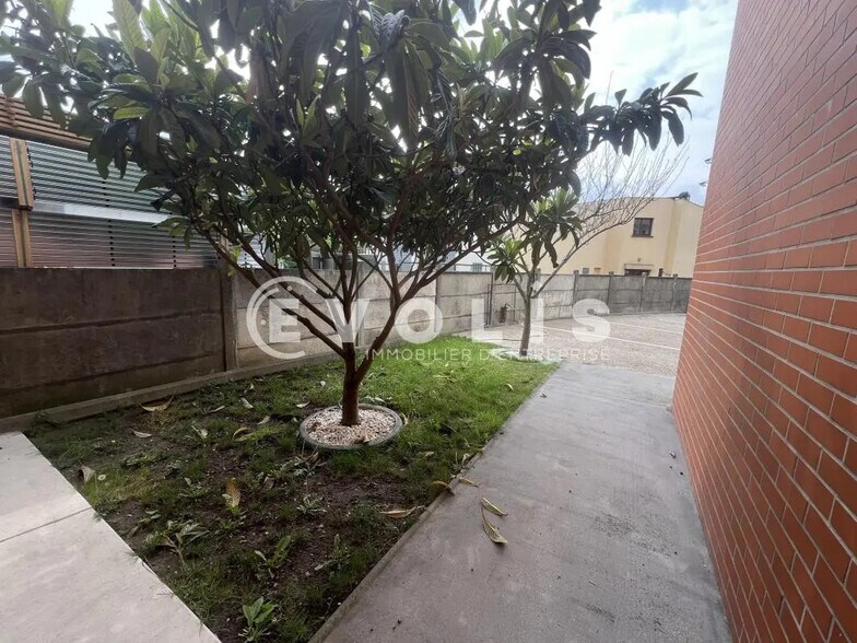 Flex dans Neuilly-sur-Marne à louer - Photo du bâtiment - Image 3 de 15