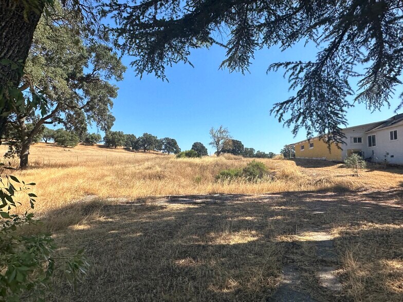 747 GARBARINI RANCH Rd, San Andreas, CA à vendre - Photo du bâtiment - Image 2 de 13