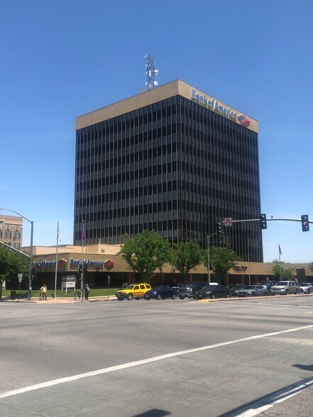 1430 Truxtun Ave, Bakersfield, CA à louer - Photo du bâtiment - Image 2 de 16