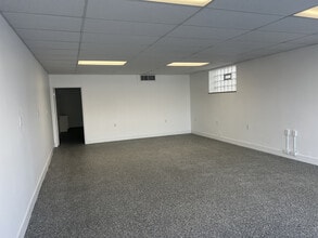 8005 Plainfield Rd, Cincinnati, OH for lease Interior Photo- Image 2 of 8